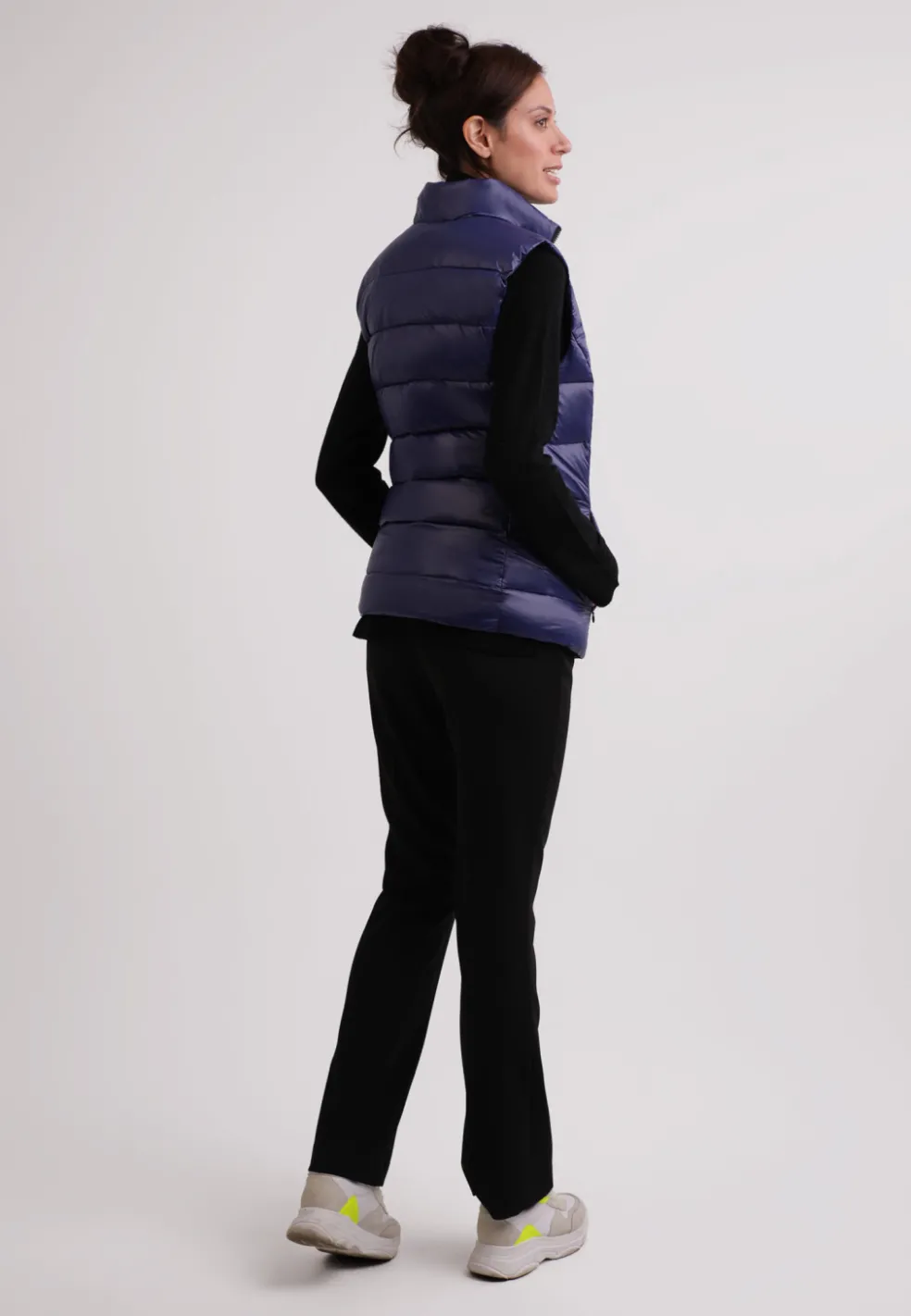 Daunengilet mit Kaschmirfutter in glänzender Optik navy