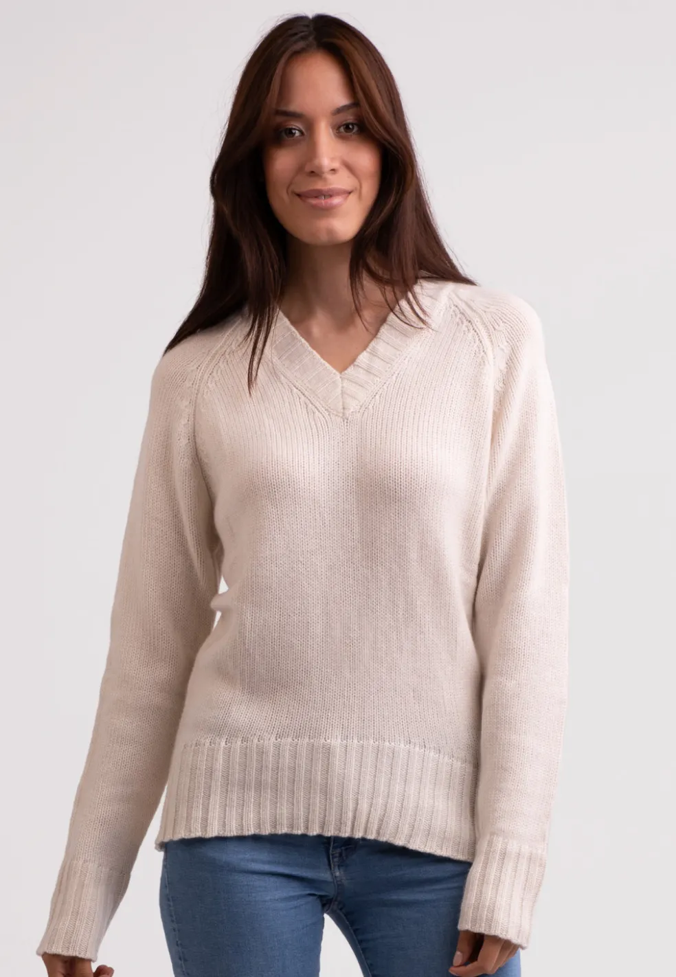Grobgestrickter Recycelter Kaschmir V-Ausschnitt Pullover ecru