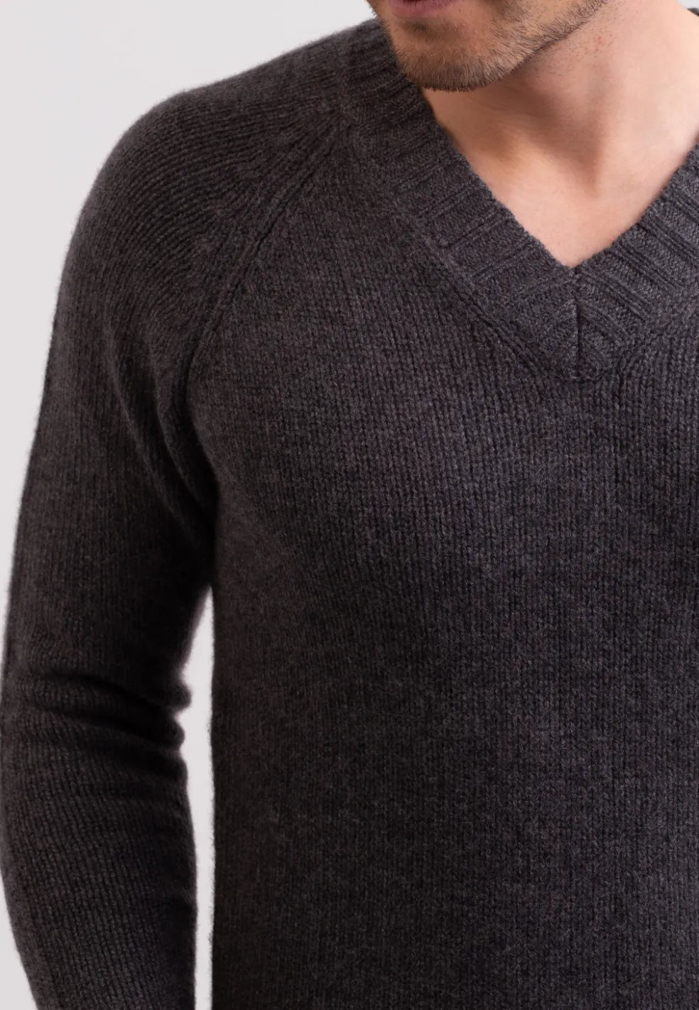 Grobgestrickter Recycelter Kaschmir V-Ausschnitt Pullover mittel anthrazit