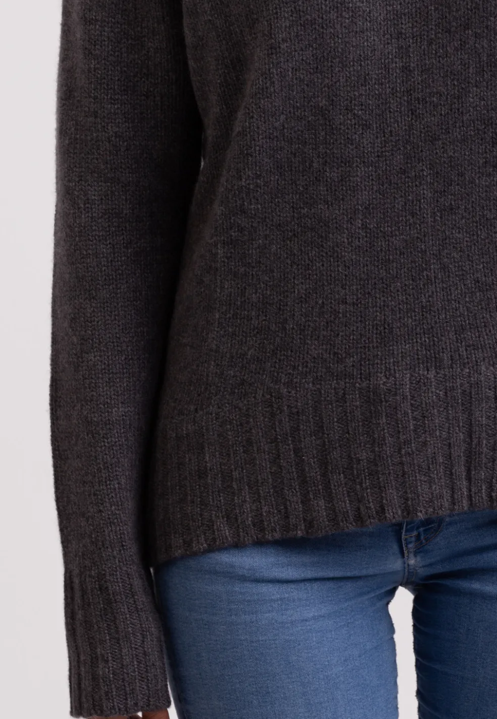 Grobgestrickter Recycelter Kaschmir V-Ausschnitt Pullover mittel anthrazit