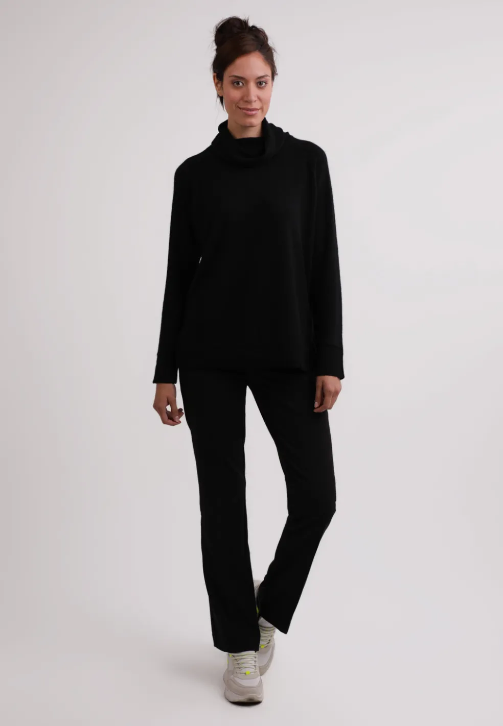 Kaschmir Rollkragen Pullover mit Seitenschlitzen schwarz