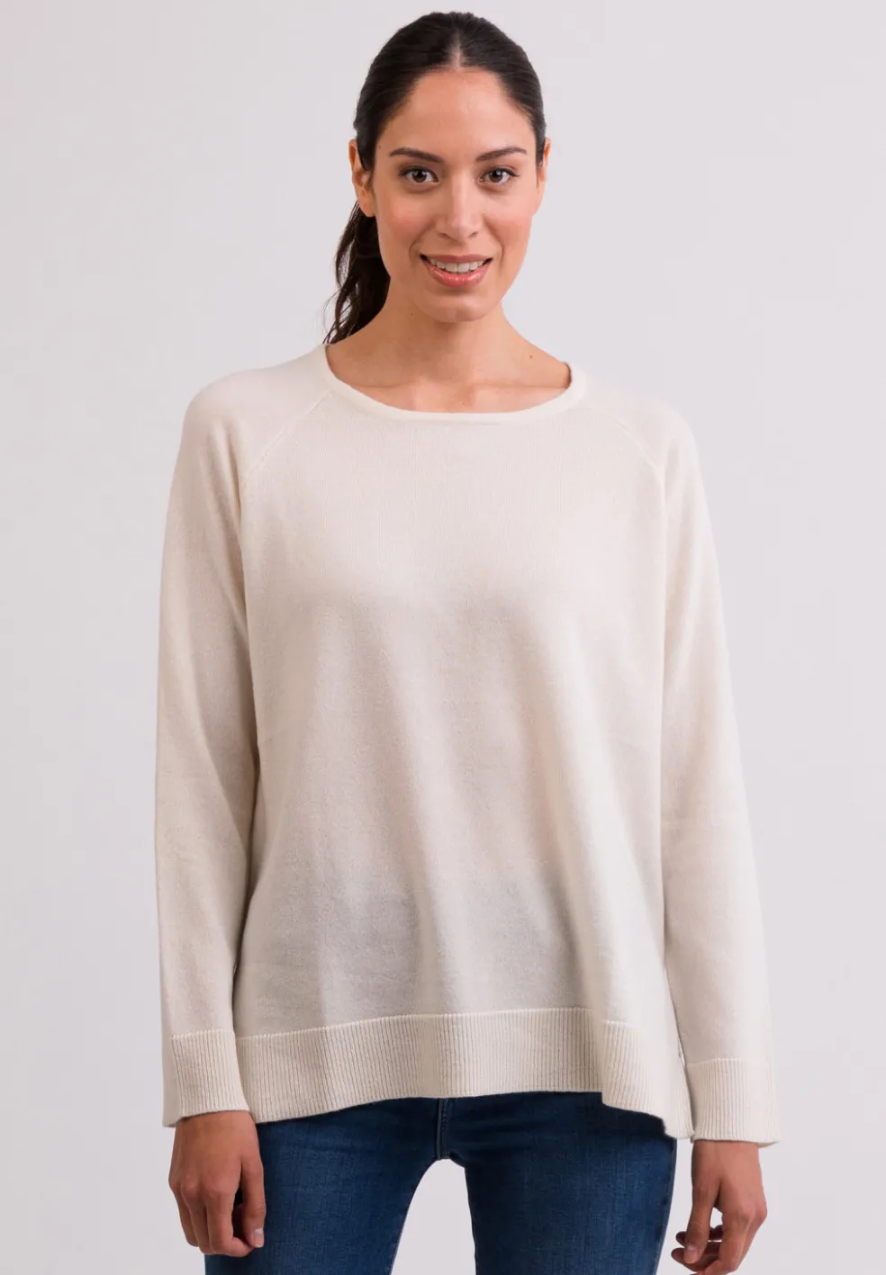 Kaschmir Rundhals Pullover mit Seitenschlitzen weiss