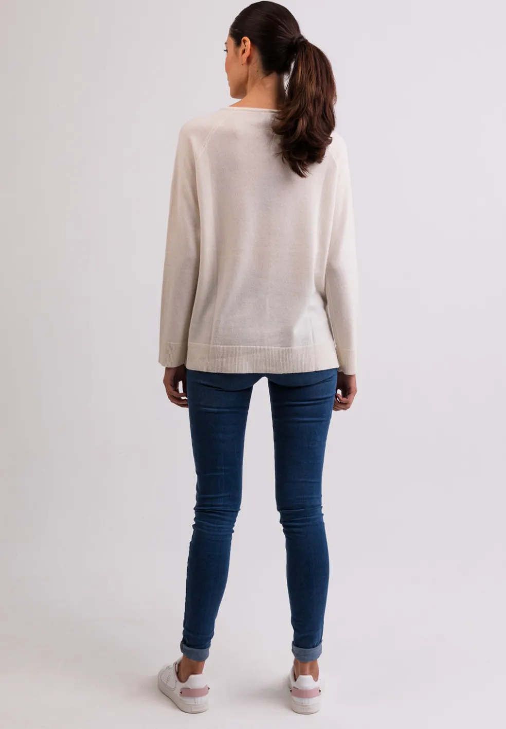 Kaschmir Rundhals Pullover mit Seitenschlitzen weiss