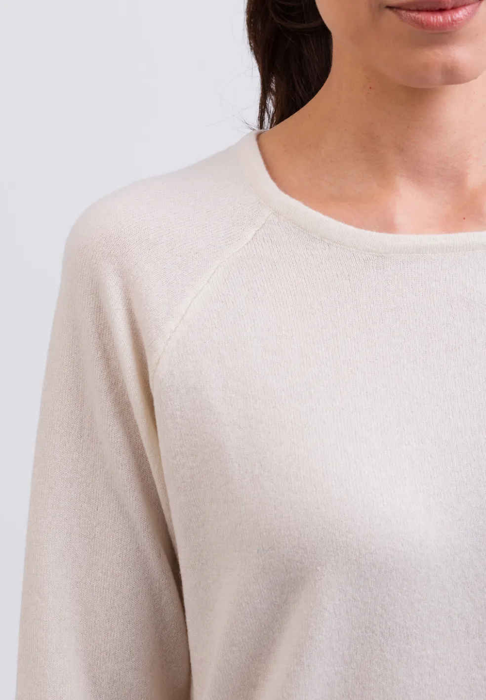 Kaschmir Rundhals Pullover mit Seitenschlitzen weiss