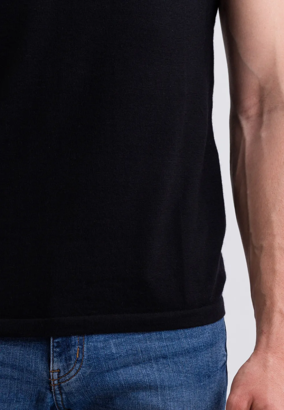Kaschmir T-Shirt mit V-Ausschnitt schwarz