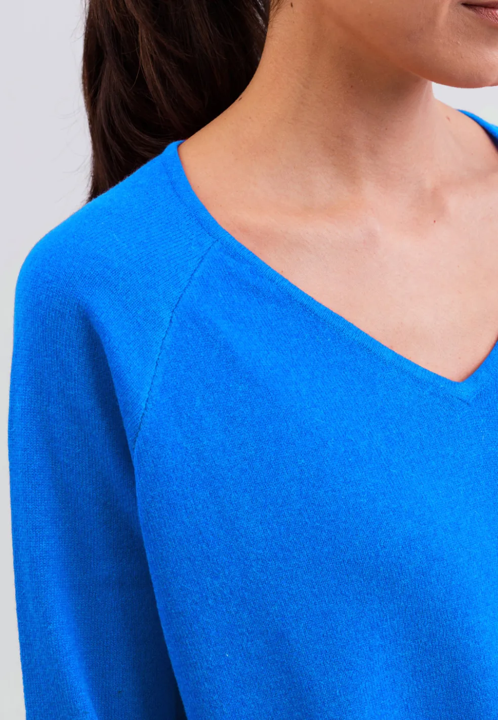 Kaschmir V-Ausschnitt Pullover mit Seitenschlitzen dazzling blau