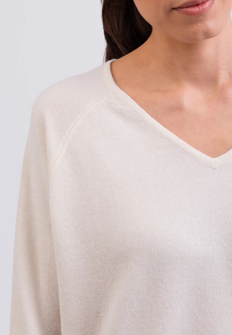 Kaschmir V-Ausschnitt Pullover mit Seitenschlitzen weiss