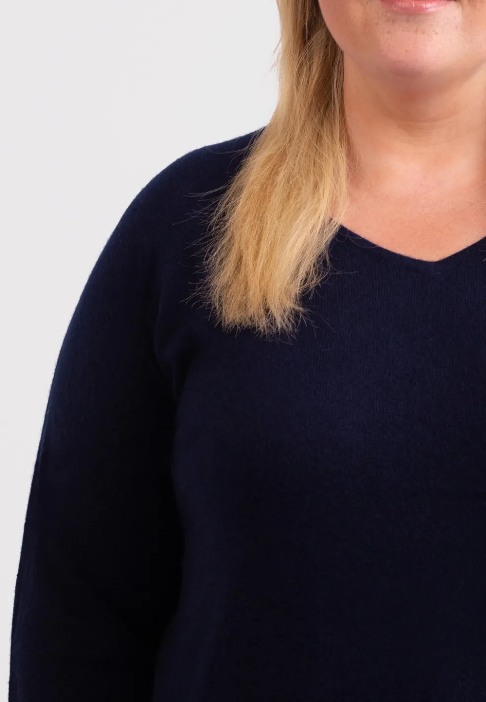 Kaschmir V-Ausschnitt Pullover mit Seitenschlitzen marine blau