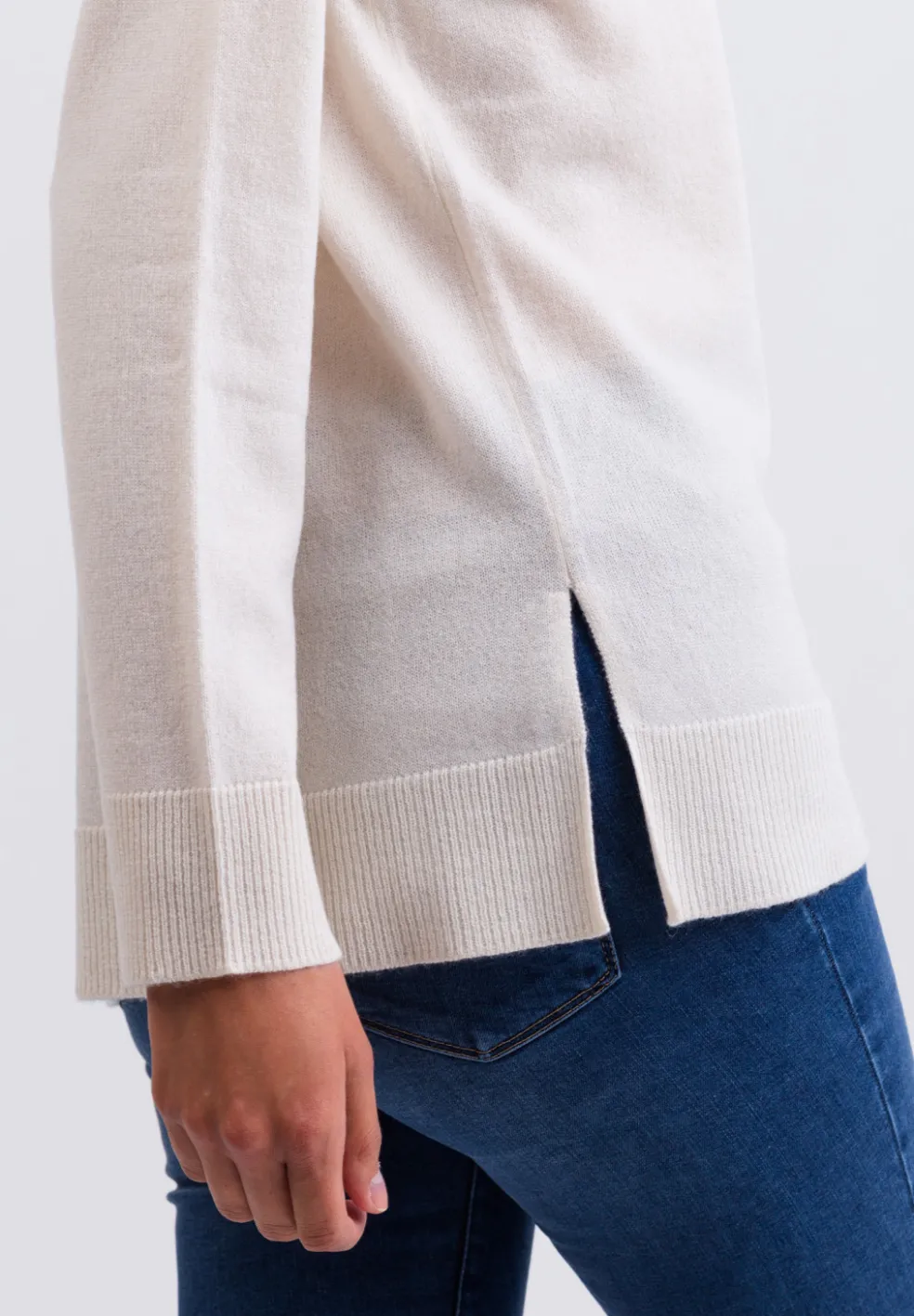 Kaschmir V-Ausschnitt Pullover mit Seitenschlitzen weiss