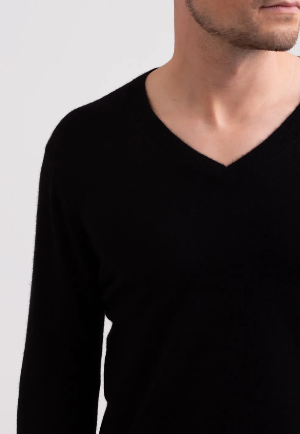 Recycelter Kaschmir V-Ausschnitt Pullover schwarz